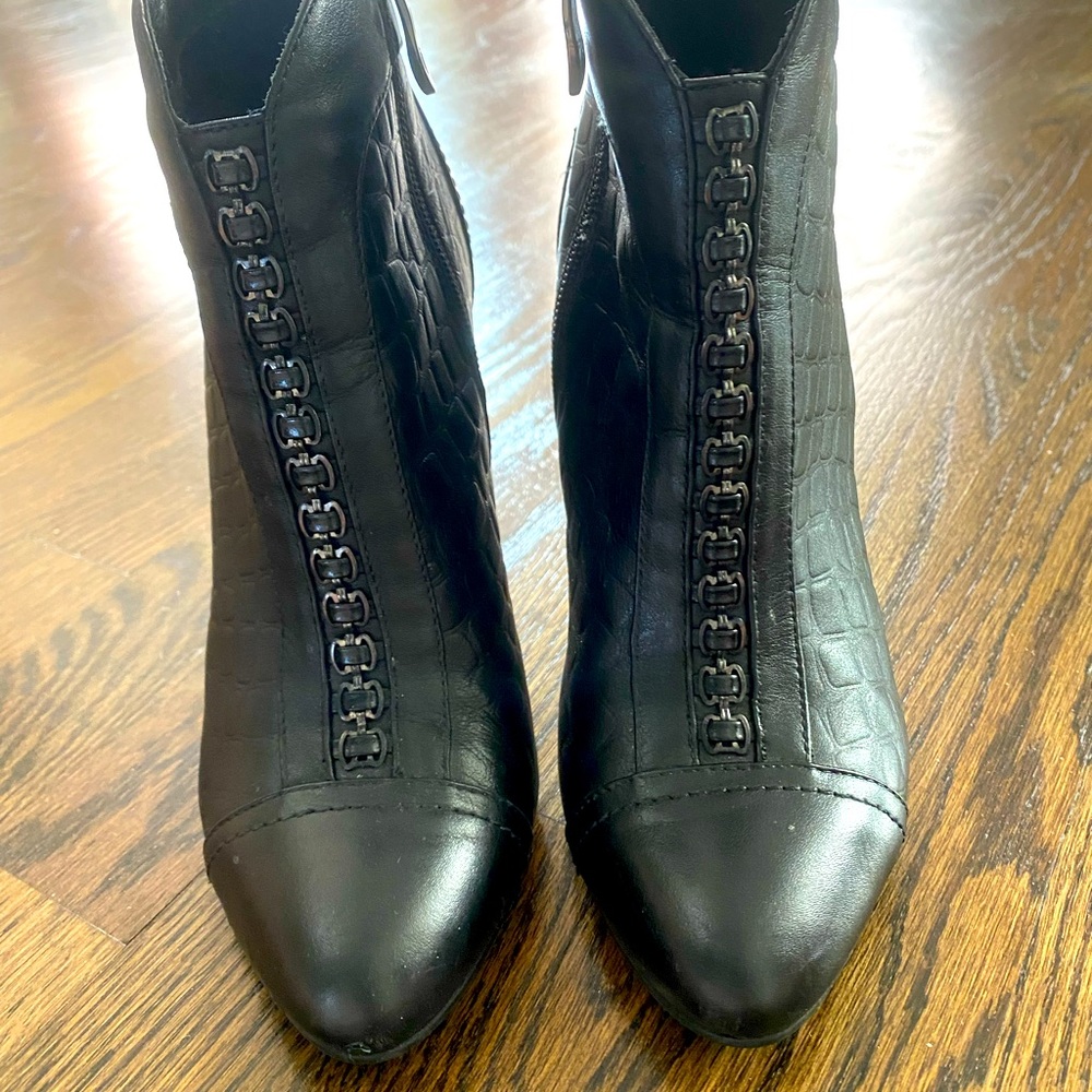 Genuine leather booties with a warm lining. Good for colder weather. Size 7.
